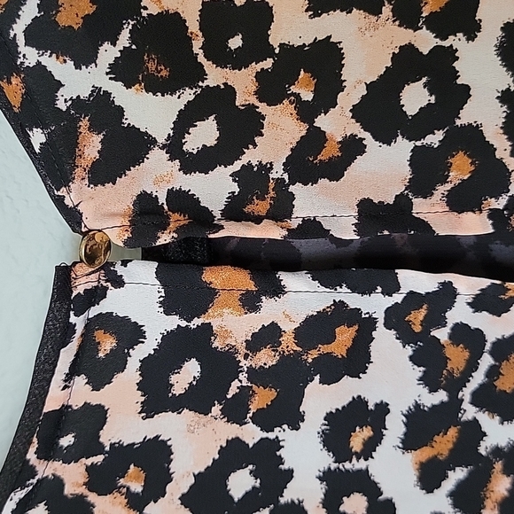 H&M size 8 Workplace Siren Mobwife animal print sleeveless layered top - Picture 6 of 8